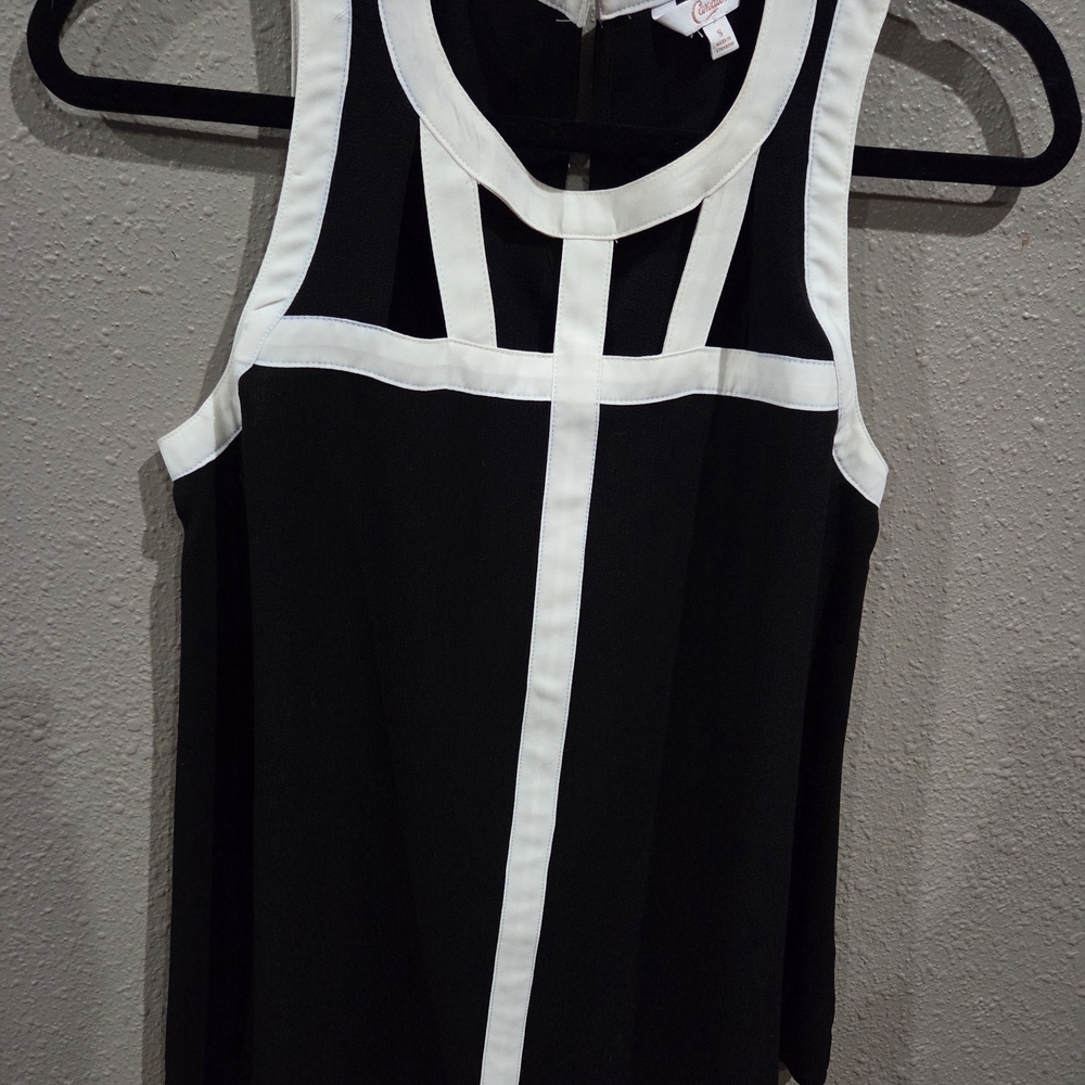 Candie's Black and White Geometric Sleeveless Blouse